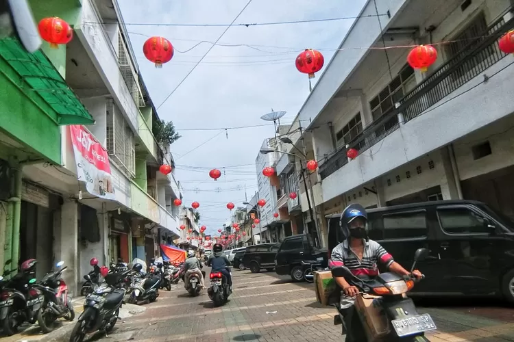 Pecinan Semarang menyambut Imlek 2022. Di momen Imlek ini Pasar Semawis 2022 ditiadakan, namun ada acara penggantinya. (Ayosemarang.com/ Audrian Firhannusa)