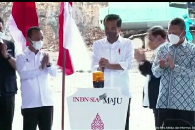 Presiden Jokowi resmikan proyek DME Muara Enim.  (Tangkapan layar YouTube Sekretariat Presiden.)