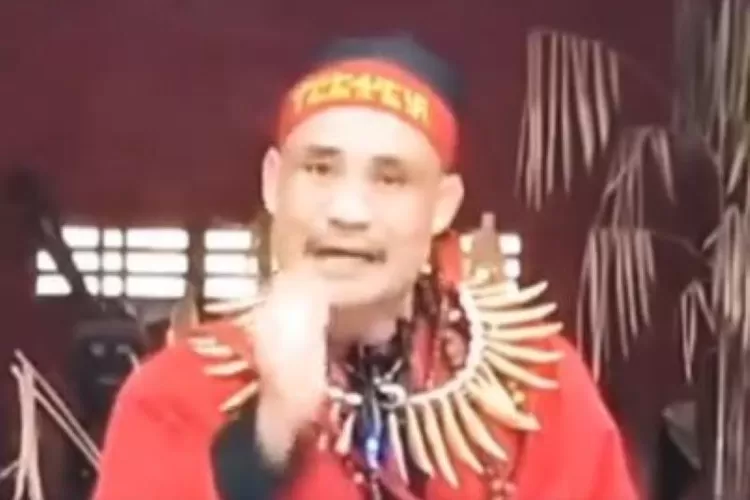 Panglima Burung Suku Dayak atau Marselinus Mi&rsquo;an (Twitter@tjitrosoenarjo)