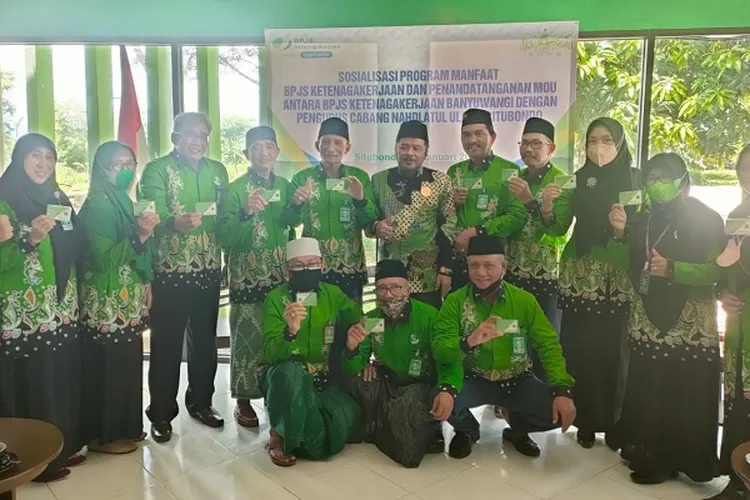     Para pengurus Nahdlatul Ulama Situbondo usai sosialisasi program BPJS Ketenagakerjaan untuk kalangan nahdliyin.