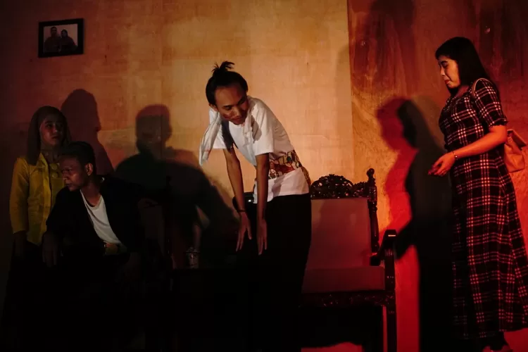 Pementasan Drama Barabah oleh mahasiswa UPGRIS di Aula MAN 1 Kendal. (edi prayitno/kontributor Kendal)