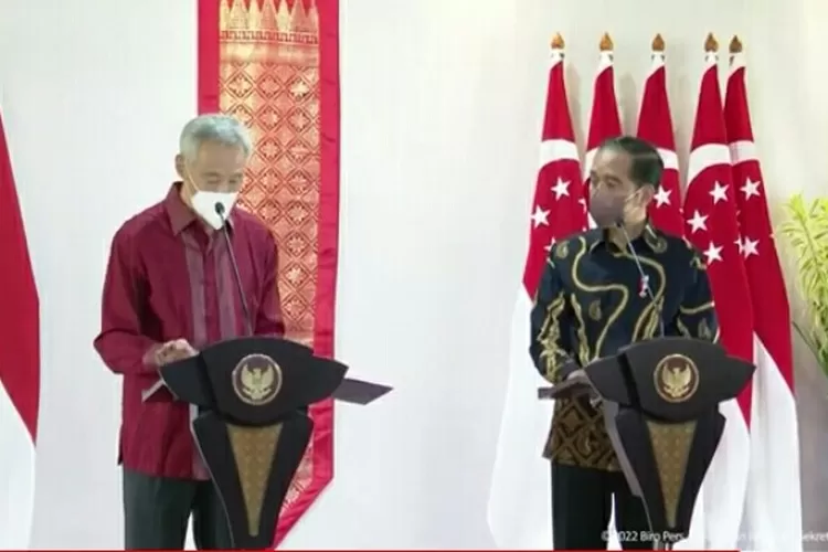 Presiden Jokowi dan PM Lee Hsien Loong. (Tangkapan layar YouTube Sekretariat Presiden.)