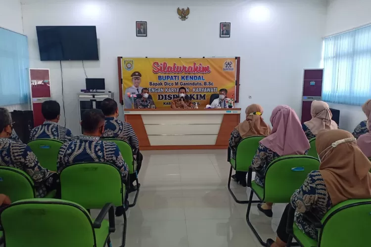 Bupati Kendal saat silaturahmike Dinas Perumahan Rakyat dan Kawasan Pemukiman Kendal Selasa 25 januari 2022. (edi prayitno/kontributor Kendal)