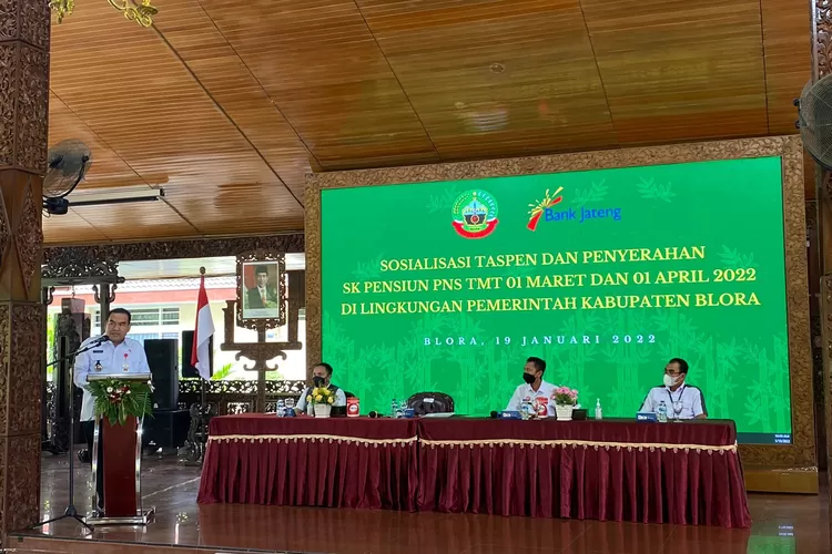 Bank Jateng Cabang Blora Gandeng Pemerintah Kabupaten Blora Menyelenggarakan Sosialisasi Taspen dan Penyerahan SK Pensiun PNS (Bank Jateng)