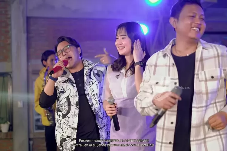 Denny Caknan dan Yeni Inka menyanyikan lagu Rondo Kempling (tangkapan layar YouTube DC Production)