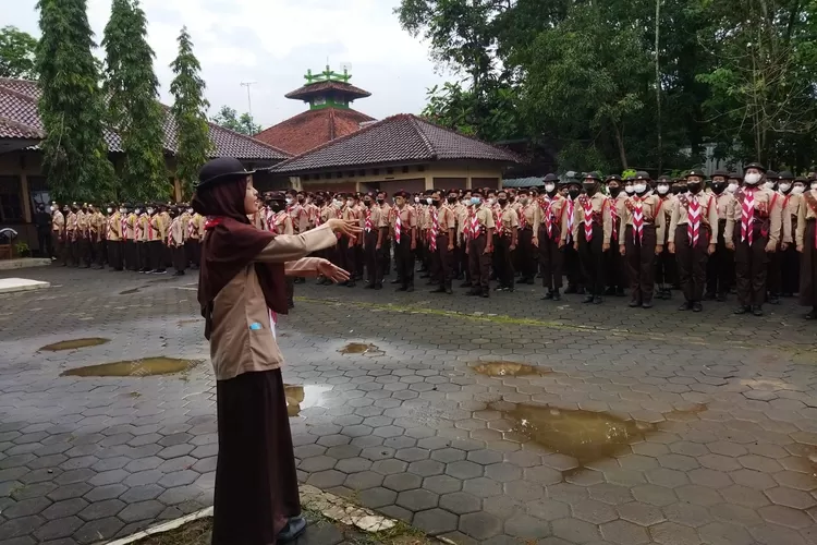 Kwarcab Batang saat melantik ratusan anggota Pramuka Garuda, Rabu (26/1/2022).