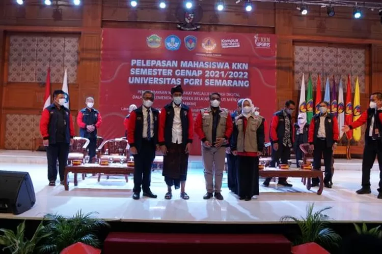 Pelepasan peserta KKN UPGRIS di Balairung kampus tersebut, Kamis 27 Januari 2022. (ayosemarang.com/arri widiarto)
