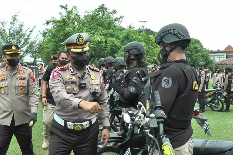 Personel Tim Handal Polres Kendal bersama Dirlantas Polda Jateng dan Forkompinda siap beraksi berantas kejahatan jalanan. (edi prayitno/kontributor Kendal)