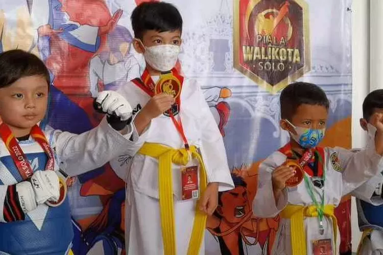 Cucu pertama Presiden Joko Widodo, Jan Ethes meraih medali emas dalam Kejurkot Taekwondo Piala Wali Kota Solo 2022 (Endang Kusumastuti)