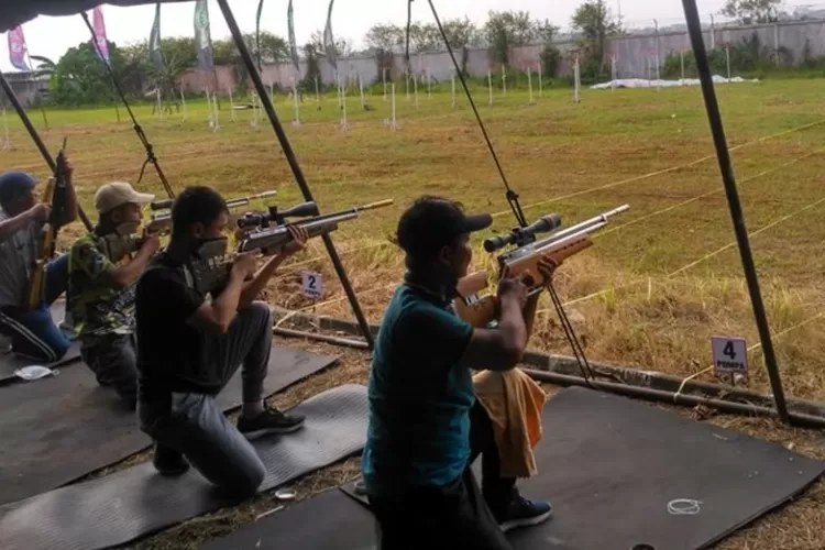 Sejunlah atlet menembak ikuti kompetisi kejuaraan Bupati Cup Open Batang Heaven of Asia.&nbsp; (Muslihun/Kontributor Batang)