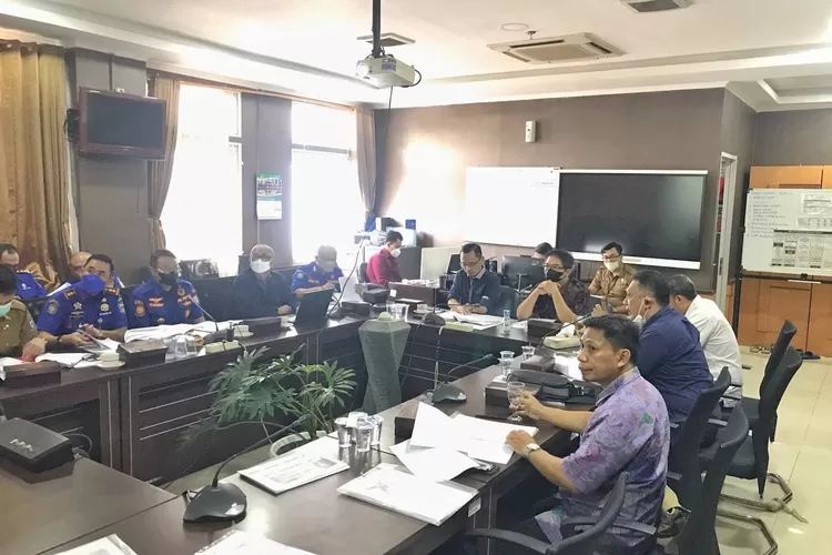 Panitia Khusus (Pansus) 7 DPRD Kota Bandung menggelar rapat kerja membahas Raperda tentang Pencegahan Bahaya Kebakaran dan Penanggulangan Bencana, di Gedung DPRD Kota Bandung, Rabu (26/1/2022). Satria/Humpro DPRD Kota Bandung.
