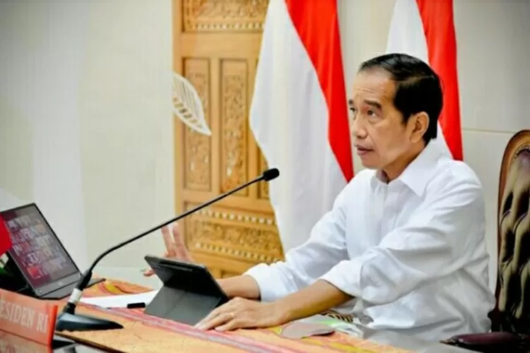 Presiden Jokowi memimpin Ratas secara virtual dari Balikpapan. (BPMI Setpres.)