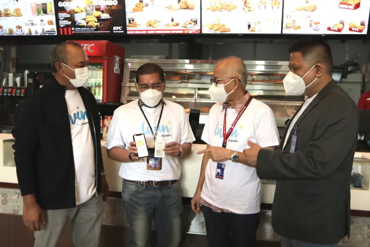 Bank Mandiri menggandeng dua restoran cepat saji KFC dan Taco Bell yang bernaung di bawah PT Fast Food Indonesia Tbk (FAST). (dok. Bank Mandiri)