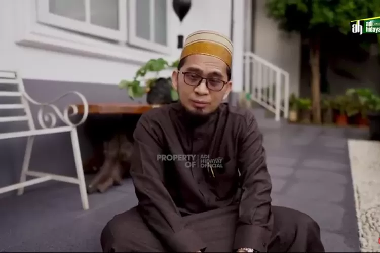 memotong kuku itu ada urutan dan aturannya dalam Islam. (Tangkapan layar Youtube Adi Hidayat Official)