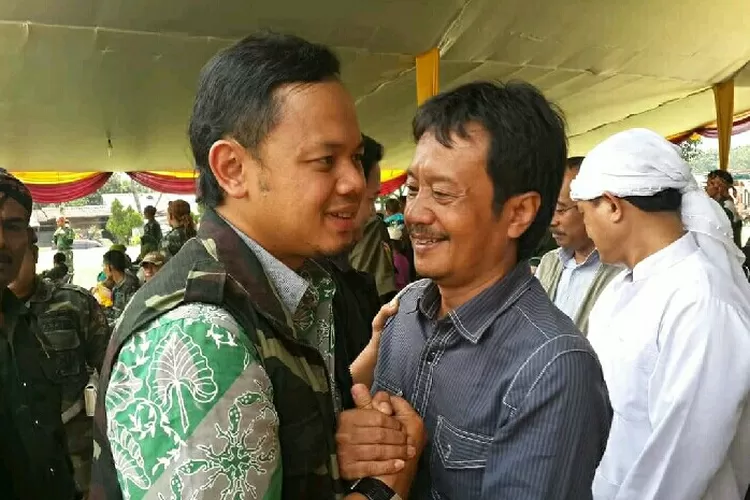 Ketua BMH Irianto sedang bersalaman dengan Walikota Bogor Bima Arya. Kanan Ketua BMH Irianto kiri Walikota Bogor Bima Arya. (Foto/Febri Daniel Manalu)