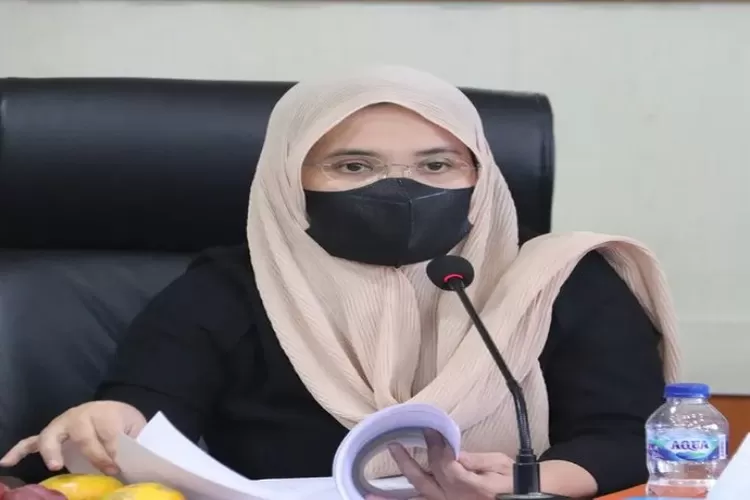 Loly Suhenti Anggota Bawaslu Provinsi Jawa Barat (Bogortimes.com)