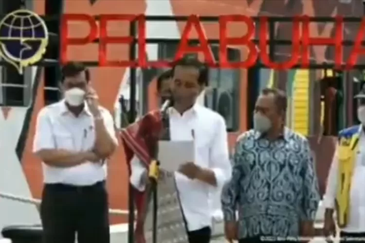 Heboh di Twitter, Saat Jokowi Resmikan Pelabuhan, Menteri Ini Malah Asyik Telepon, Netizen: Lord (Twitter)