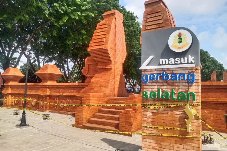 Alun-alun Kasepuhan Cirebon akan diresmikan oleh Gubernur Jawa Barat, Ridwan Kamil. 