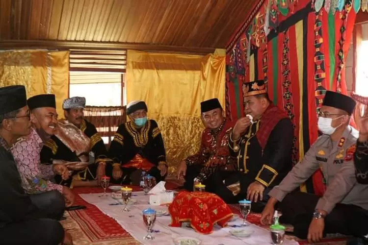 Sutan Riska Hadiri Penobatan Pangulu Suku di Bawah Naungan Datuk Nan Duo Baleh Pulau Punjung
