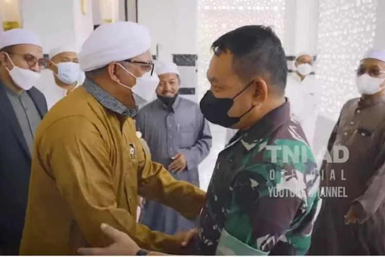 KSAD Jenderal Dudung Datangi Dua Orang Habib (YouTube TNI AD)