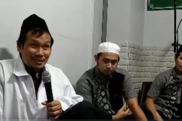 Sunah Itu Menjawab Suara Azan Di Speaker Atau Suara Muazinnya Simak Penjelasan Dari Gus Baha