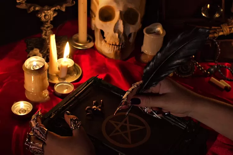 Ilustrasi ilmu santet (Canva Pro- Istimewa)