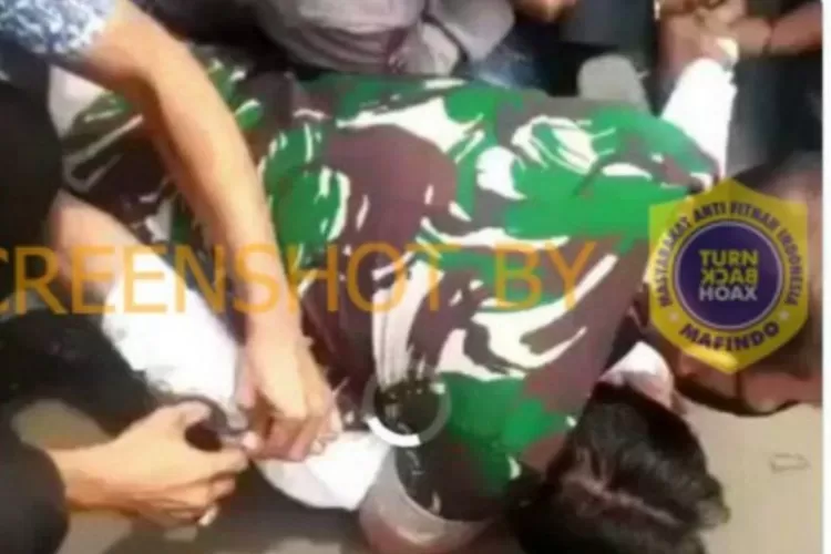 Viral Video Anggota TNI-Polri Membekap Warga Depok untuk Divaksin, (Turn Back Hoax)