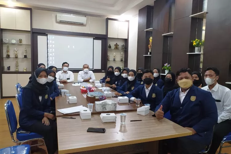 15 mahasiswa Polsa Kutoarjo jadi relawan pajak. (Jarot Sarwosambodo)