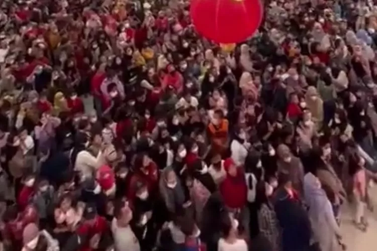 Satuan Polisi Pamong Praja (Satpol PP) Kota Bandung kembali memanggil dua manajemen mal buntut kerumunan saat perayaan Imlek Selasa (1/2/2022) lalu. (satuarah.co)