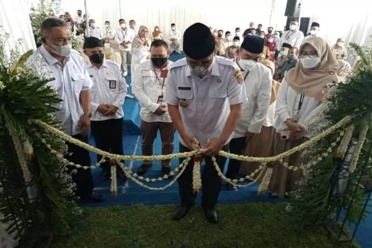 Bupati Boyolali M Said Hidayat meresmikan kantor baru Bank Jateng Syariah Cabang Pembantu Boyolali. (dok)