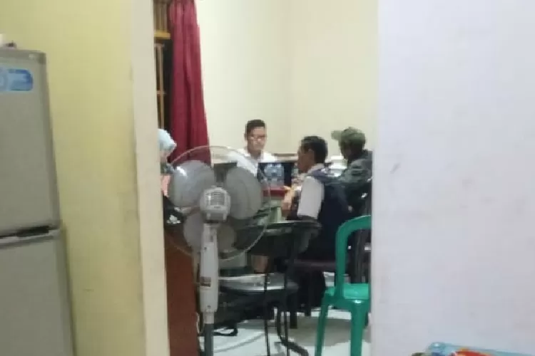 TKSK Kecamatan Parung Dimyati memenuhi panggilan dari Tim Siber pungli Polda Jabar (Saepulloh/bogortimes.com)