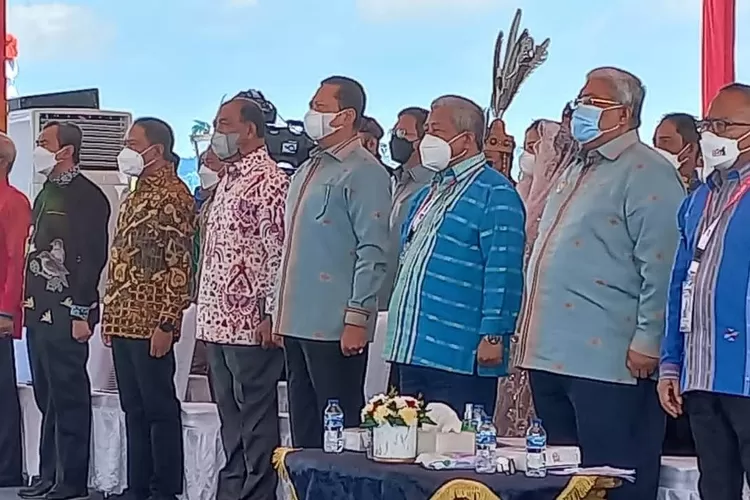 Ketua Umum PWI Pusat Atal S Depari (kanan depan) pada acara puncak Hari Pers Nasional 2022 di Kendari, Sulawesi Tenggara, Rabu (9/2/2022) (Humas PWI)