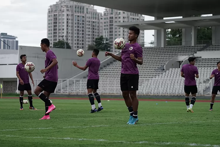 Para pemain Timnas U23 Indonesia menjalani latihan jelang berangkat ke Kamboja. Namun akhirnya batal karena banyaknya pemain yang terpapar Covid-19 (Foto: pssi.org)