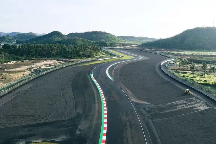 Sandiaga Uno Minta Semua Pihak Perkuat Prokes MotoGP Mandalika untuk bangkitkan ekonomi. (Dok/Kemenparekraf.go.id)