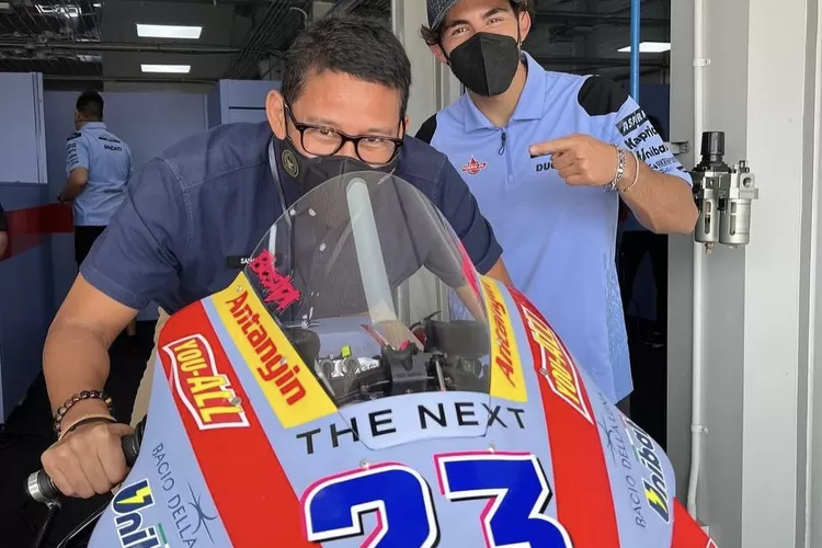 Menteri Pariwisata dan Ekonomi Kreatif (Menparekraf) Sandiaga Uno mengunggah momen ketika menunggangi motor milik Tim Gresini Racing MotoGP di Sirkuit Mandalika.