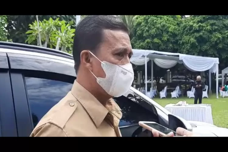 Mantan Kepala BPKAD Hanafi Memberikan Pengakuan di halaman Kantor Kejaksaan Negeri Kota Bogor (Febri Daniel Manalu)