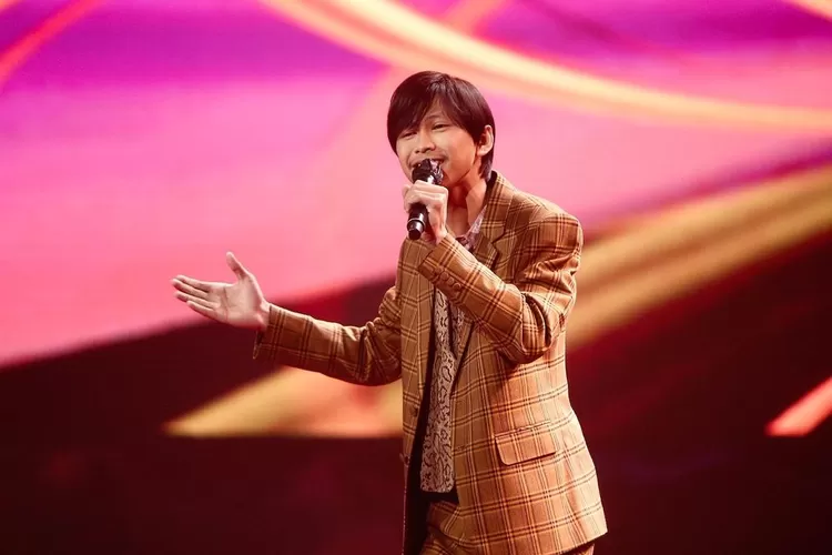 Danar Widianto menyanyikan lagu Monolog dari Pamungkas di Gala Live Show 5 X Factor Indonesia ( instagram /@xfactoridofficial)