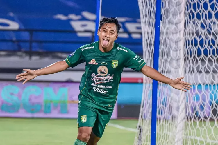  Samsul Arif  tetak gol tunggal Persebaya Surabaya saat kandaskan Arema FC dalam laga derby Jawa Timur BRI Liga 1 pekan ke-27 (Instagram.com/@officialpersebaya)