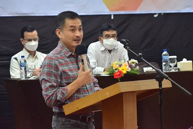 Walikota Salatiga Yuliyanto saat memberikan pembinaan dan pengarahan di Hotel di Kota Batu Malang.  (Foto: Dokumentasi Prokompim Salatiga)