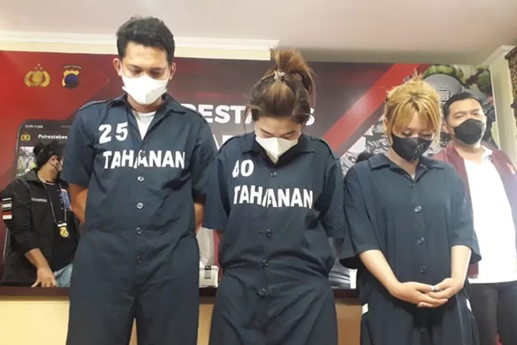 Pelaku pemalsuan dokumen di Bank BUMN. Dari pemalsuan ini, pelaku meraup uang sebanyak Rp 1,7 miliar.  (Polrestabes Semarang)