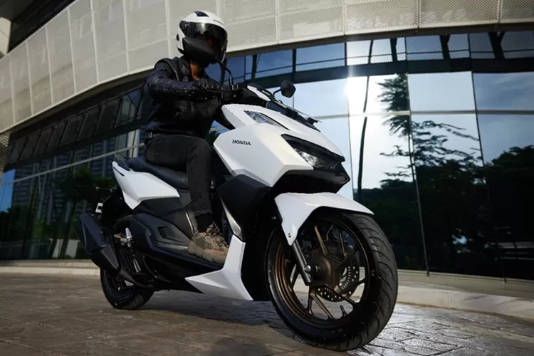 Tindakan yang harus dilakukan saat gempa bumi dan Anda sedang motoran (Astra Motor Jateng Luncurkan All New Honda Vario 160. Motor ini punya fitur tambahan daripada vario )