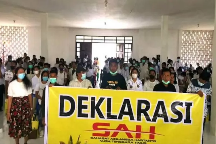 Ratusan petani dari Sumba Barat Daya, NTT mendeklarasikan dukungan kepada Airlangga Hartarto untuk menjadi Capres 2024. (republika.co.id)