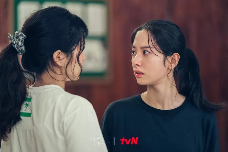 Drama Korea Twenty Five Twenty One episode 3 menampilkan perseteruan antara Na Hee Do dan Ko Yu Rim