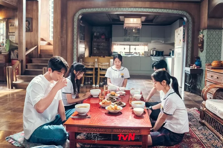 Episode 4 drama Korea Twenty Five Twenty One menampilkan kelima tokoh bertemu untuk pertama kalinya