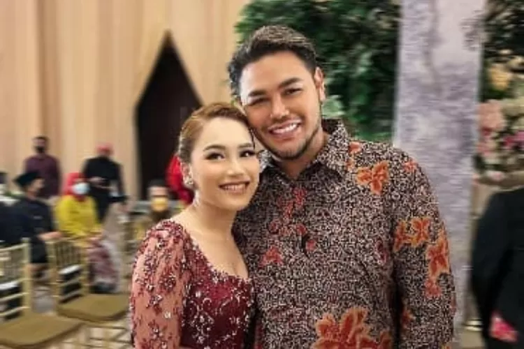 Ayu Ting Ting dan Ivan Gunawan Terlihat serasi di pernikahan Syifa ( Instagram/@ayutingting92)