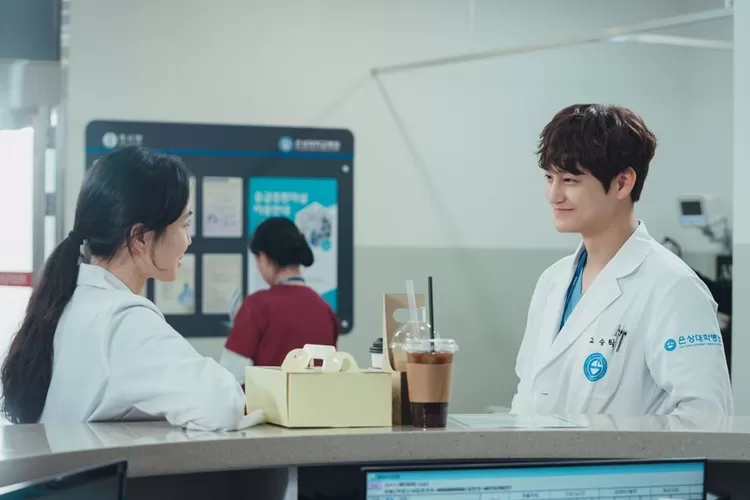 Ghost Doctor memasuki episode terakhir atau episode 16.  (soompi.com)
