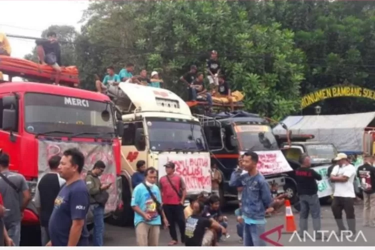 Demo sopir truk di Temanggung. (Foto: Antara)