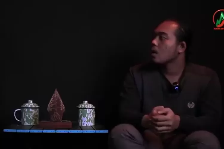 Wahyu menceritakan saat dirinya mendapat kujang dari kerajaan gaib ( tangkapan layar Youtube Sumar Adi Wijaya)