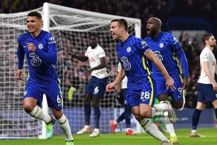 Chelsea merayakan gol ke gawang Lille. (Instimewa)