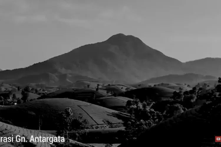  ilustrasi Gunung Antargata tempat pesugihan Cayapata (: tangkapan layar Youtube Prasodjo Muhammad)